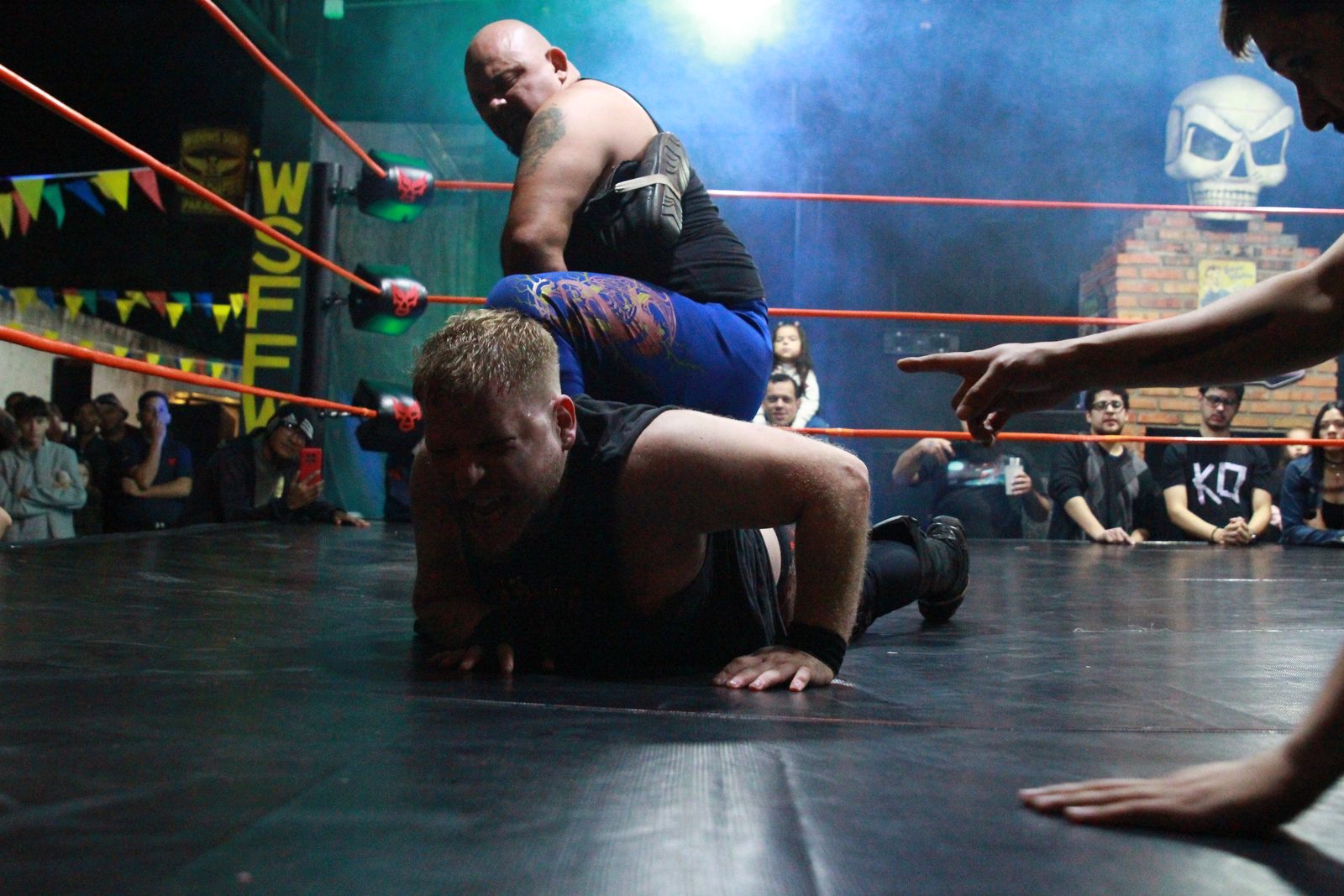 Blas Benitez vs Gorila Segovia — Noche de Luchas 1 (24)